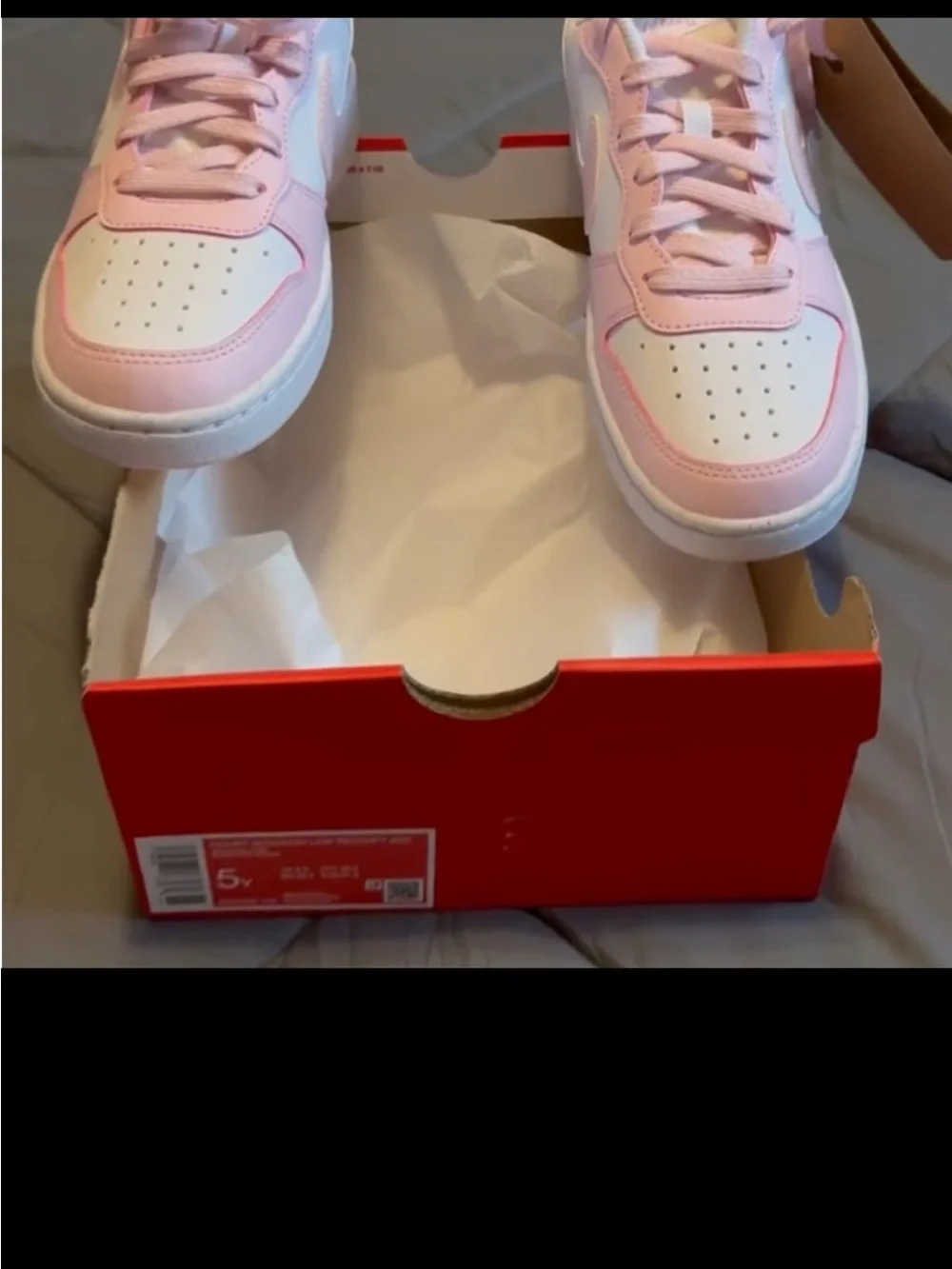 Nike Kids Low-Top Sneakers in Pink and White